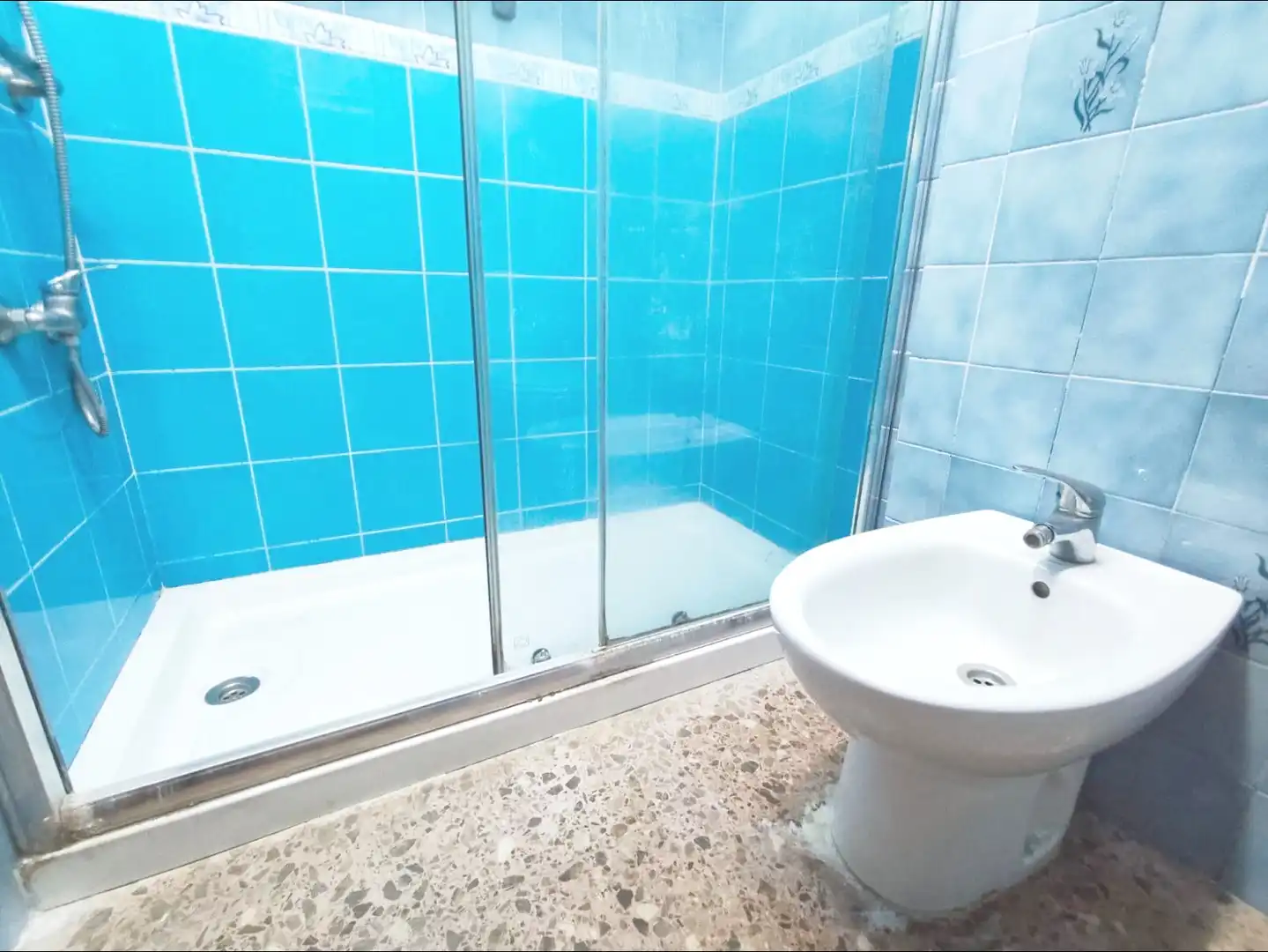 Bathroom of Flat for sale in Valencia  with Air Conditioner, Terrace and Balcony