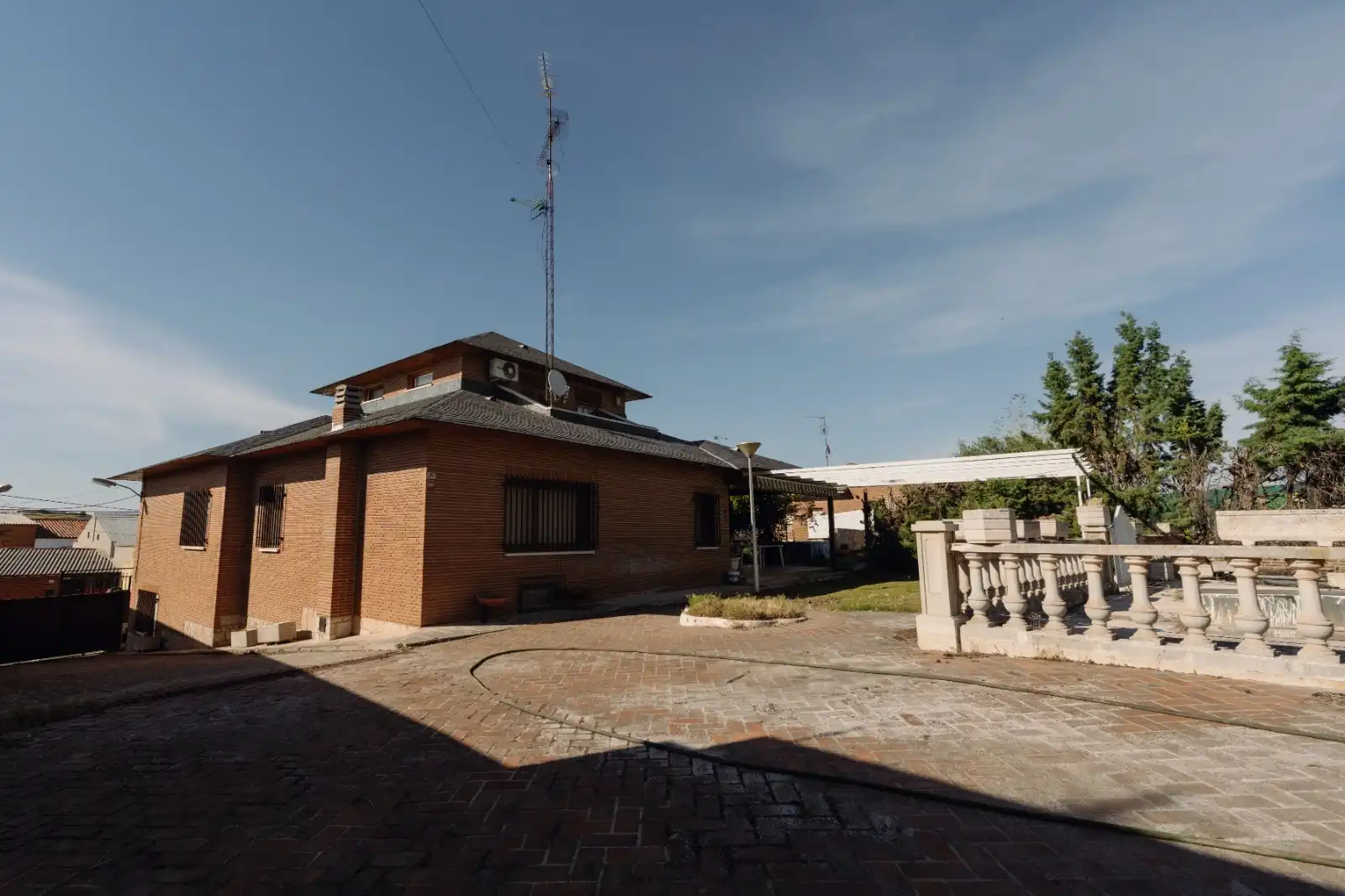 Exterior view of Houses for sale in Recas  with Air Conditioner, Heating and Private garden