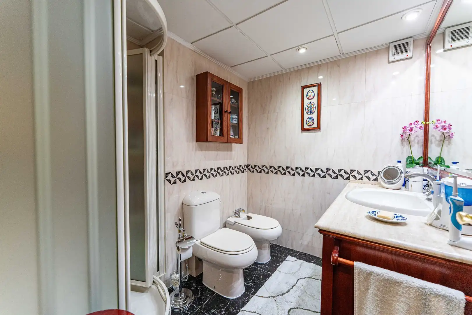 Badezimmer von Wohnung zum Verkauf in Fuenlabrada mit Klimaanlage, Heizung und Terrasse