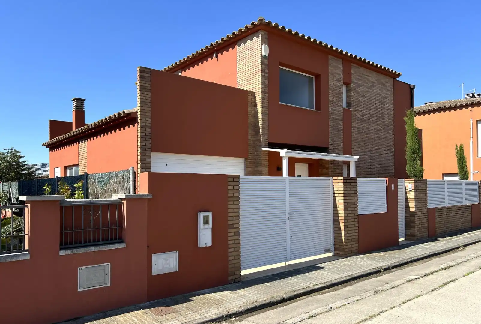 Exterior view of Houses for sale in Sant Pere Pescador  with Air Conditioner, Heating and Private garden