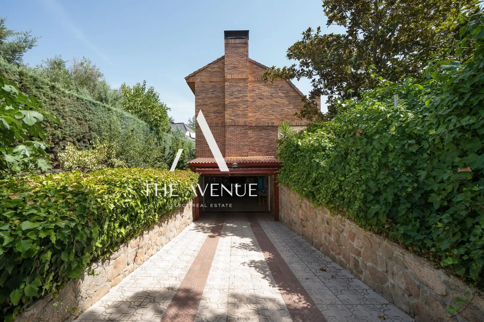 Vista exterior de Casa o xalet en venda en Boadilla del Monte amb Aire condicionat, Calefacció i Jardí privat