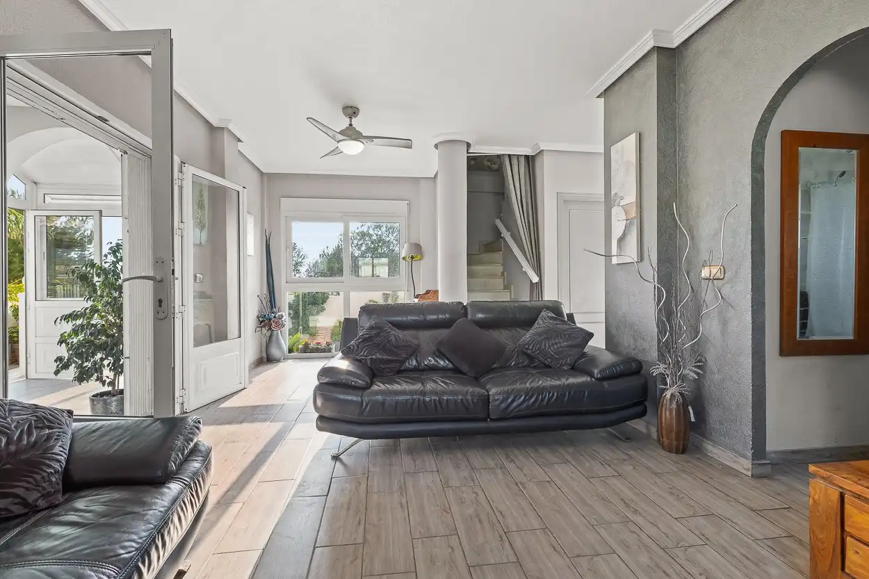 Sala d'estar de Casa o xalet en venda en Orihuela amb Piscina