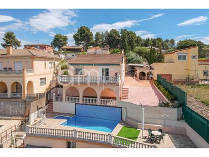 Vista exterior de Casa o xalet en venda en El Catllar  amb Aire condicionat, Terrassa i Piscina