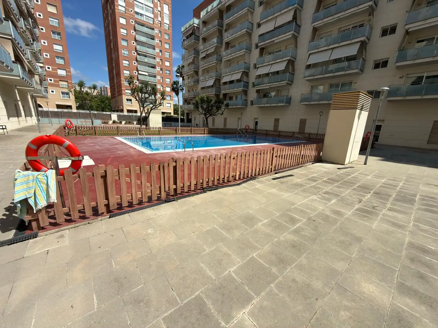 Piscina de Ático en venta en Cornellà de Llobregat con Aire acondicionado, Calefacción y Parquet