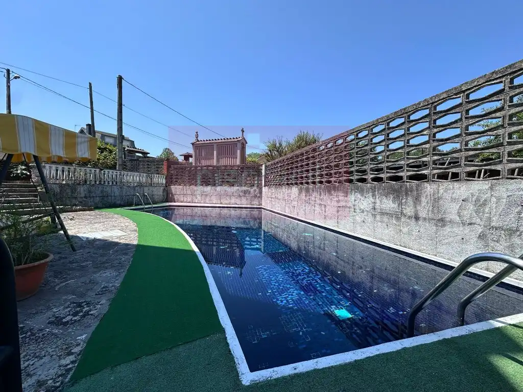 Piscina de Casa o chalet en venta en Lugo