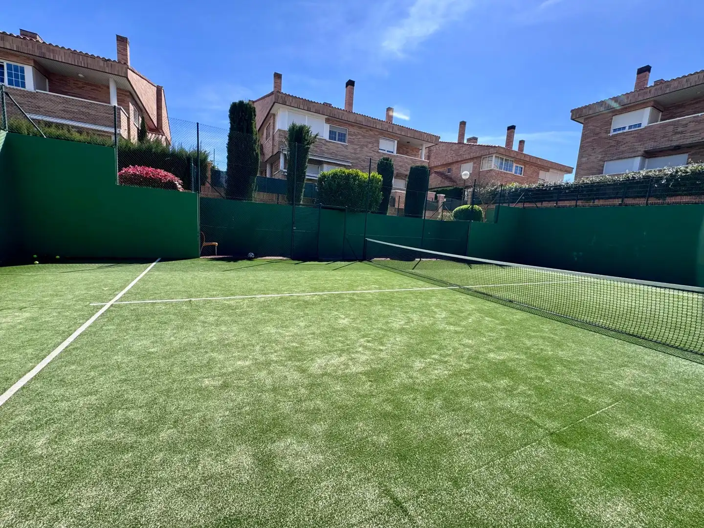 Jardín de Casa adosada en venta en Villanueva de la Cañada con Parquet