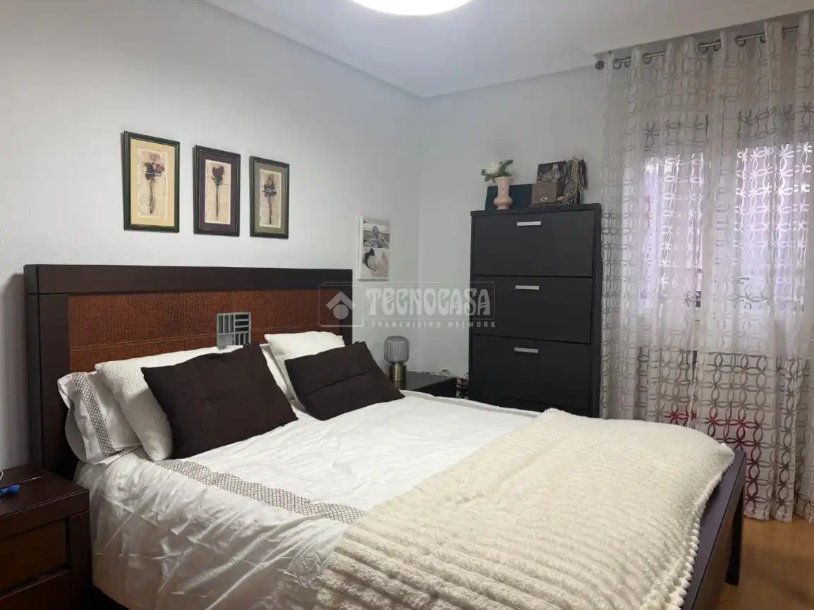 Schlafzimmer von Wohnung zum Verkauf in Madrid mit Klimaanlage und Heizung