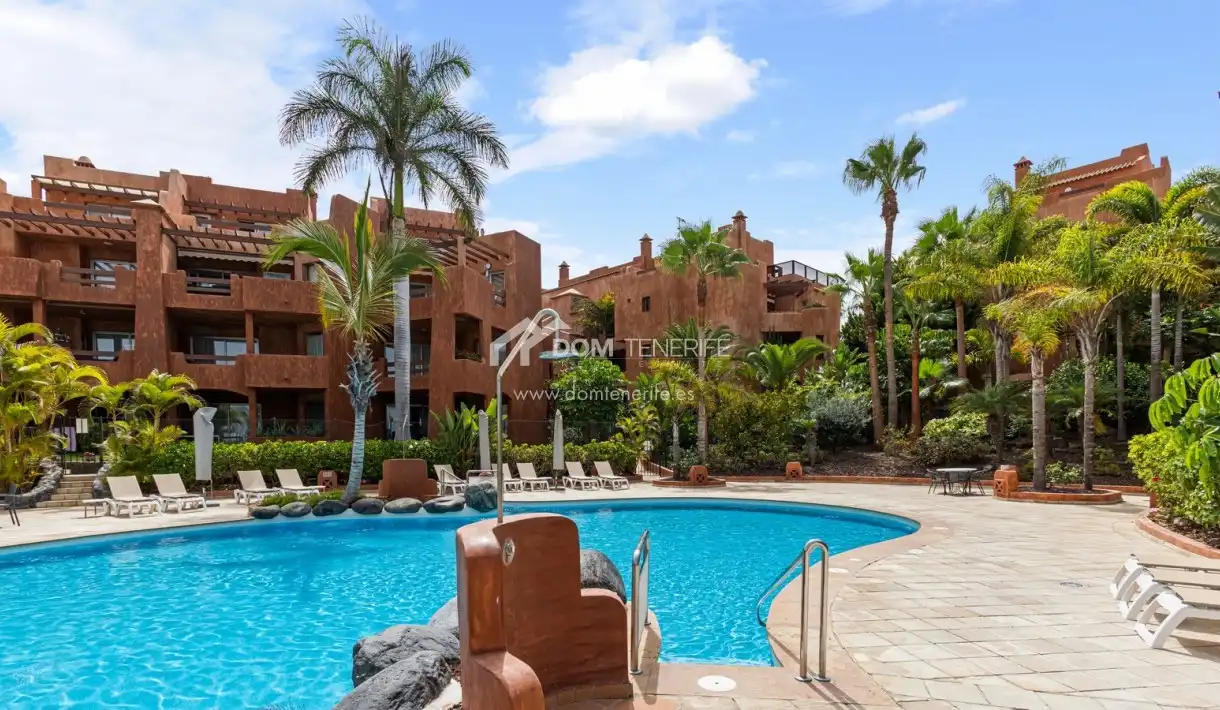 Vista exterior de Piso en venta en Arona con Aire acondicionado, Terraza y Piscina