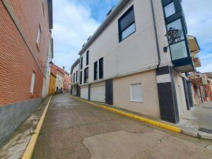 Vista exterior de Dúplex en venda en Cigales amb Calefacció, Parquet i Traster