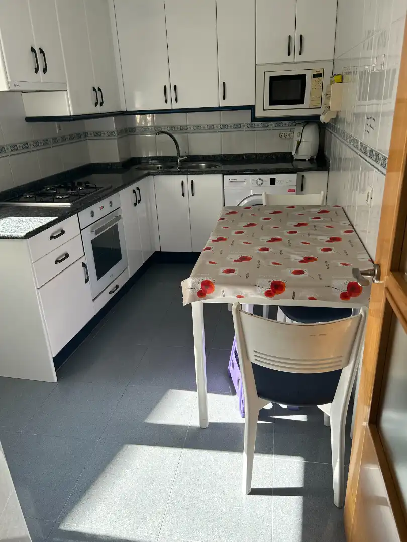 Cuina de Pis en venda en Burgos amb Calefacció, Parquet i Moblat