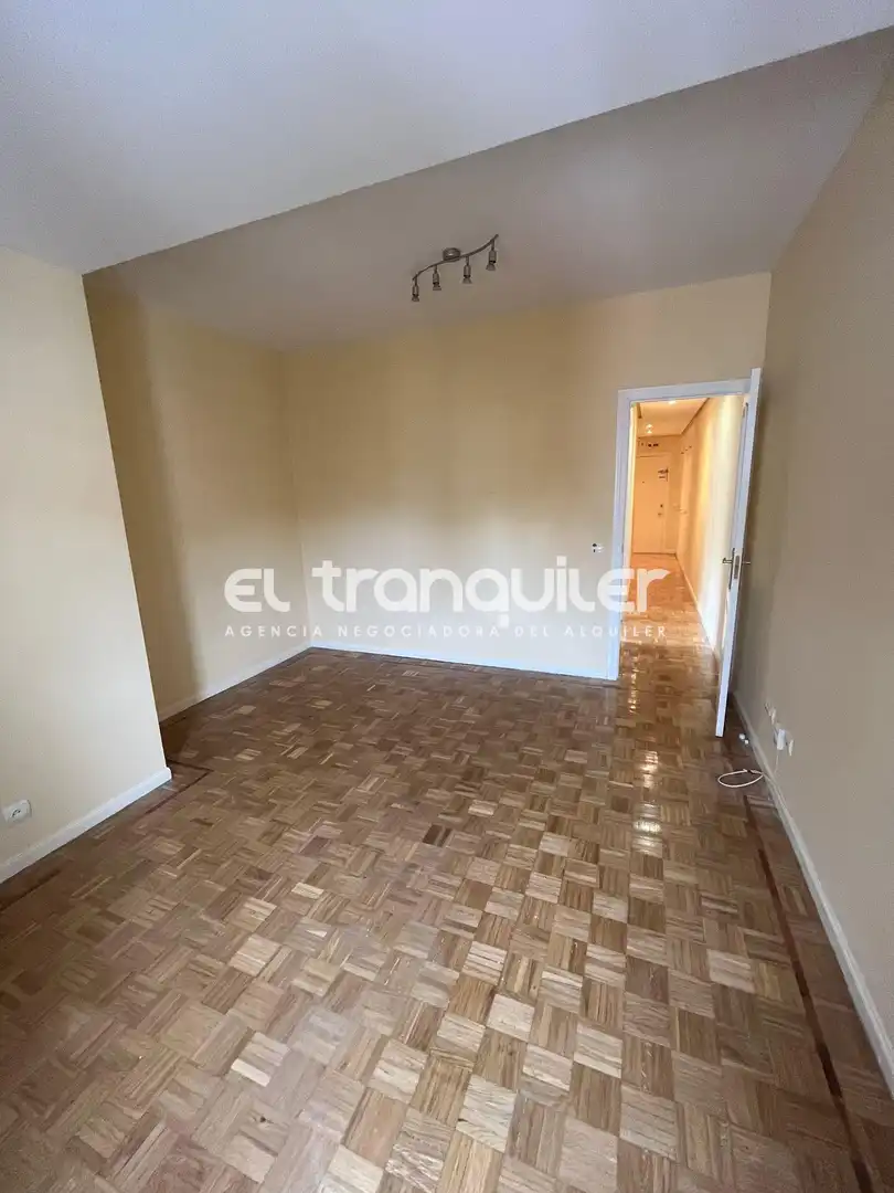 Dormitori de Pis de lloguer en Madrid amb Aire condicionat, Parquet i Terrassa