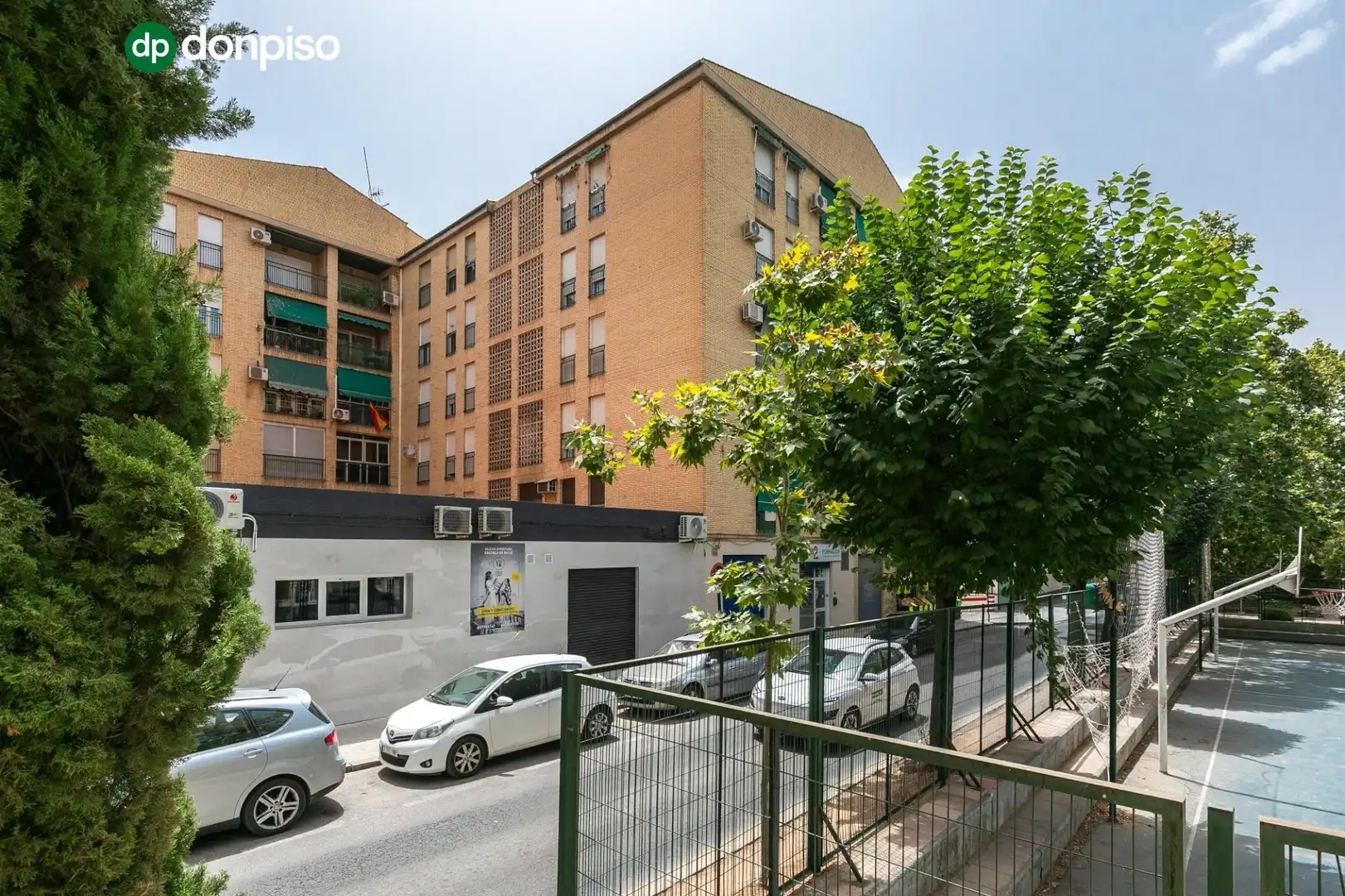 Vista exterior de Piso en venta en Granada con Calefacción