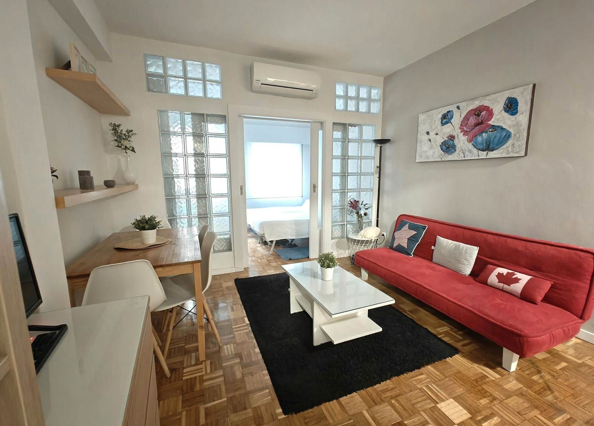 Living room of Flat to rent in  Madrid Capital  with Air Conditioner, Heating and Furnished