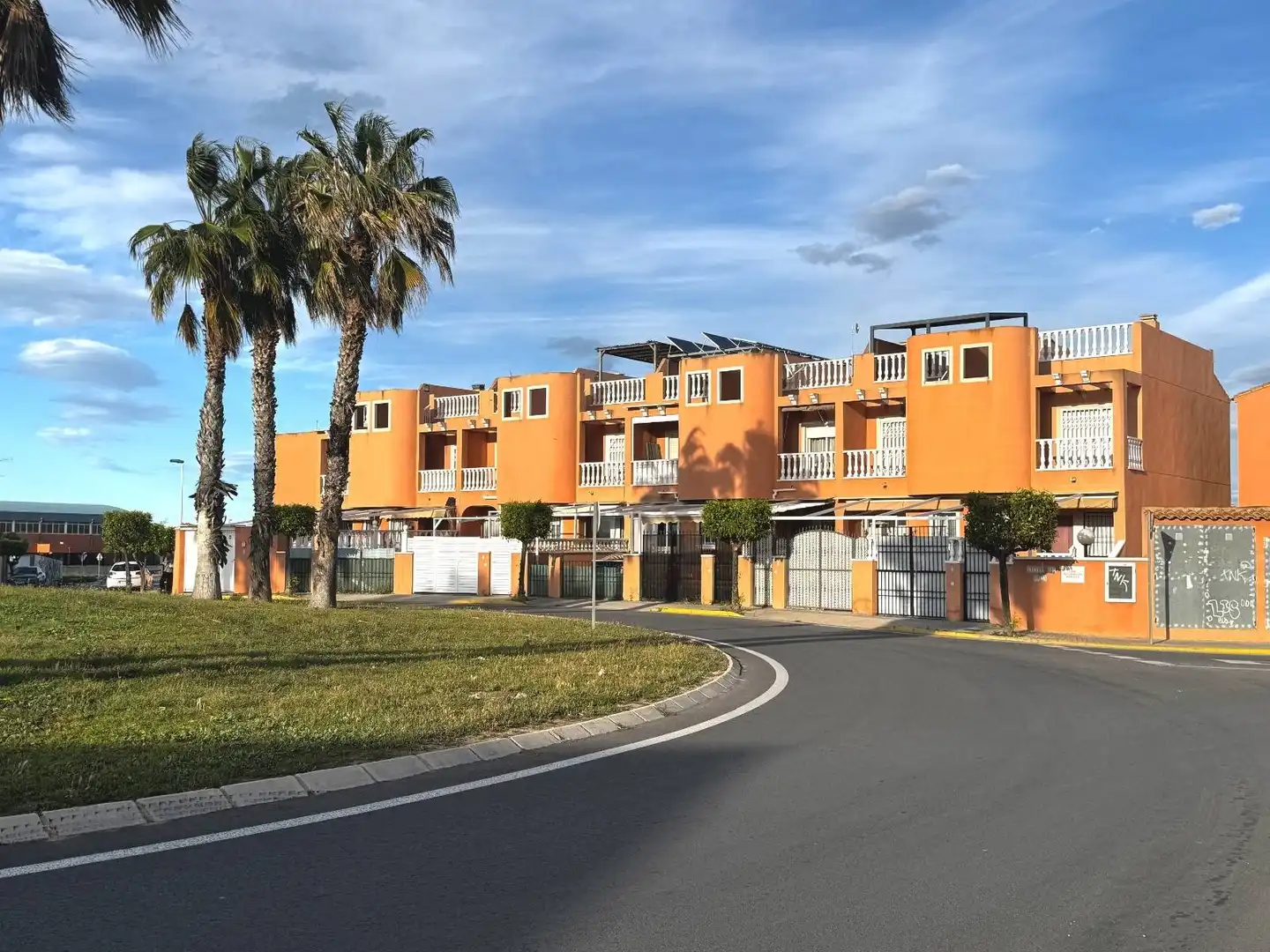 Casa aparellada amb terrassa en venda a Zona Carrefour - Urbanizaciones, imagen 47