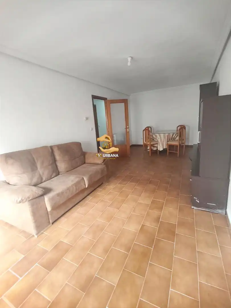 Sala d'estar de Pis de lloguer en Salamanca amb Calefacció, Traster i Moblat