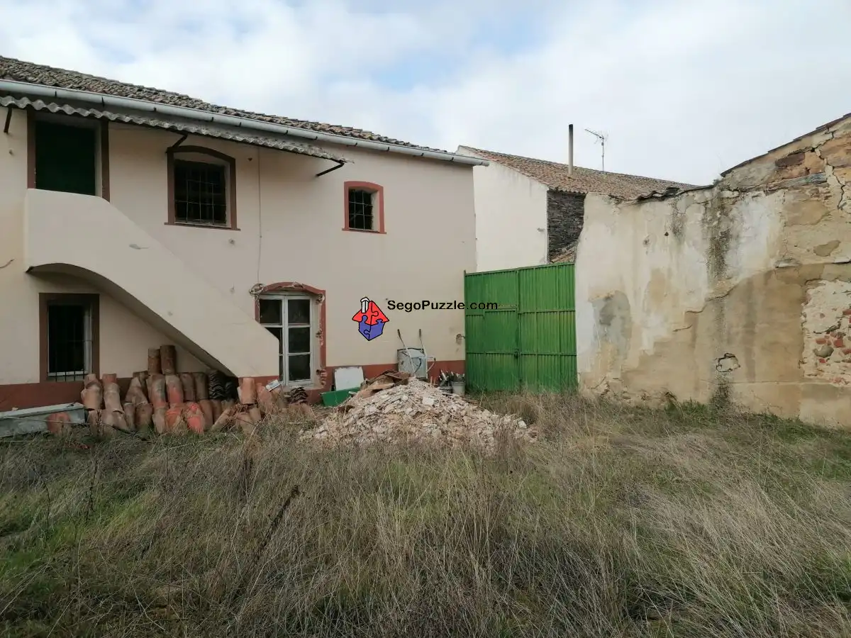 Houses for sale in Bernardos  with Storage room