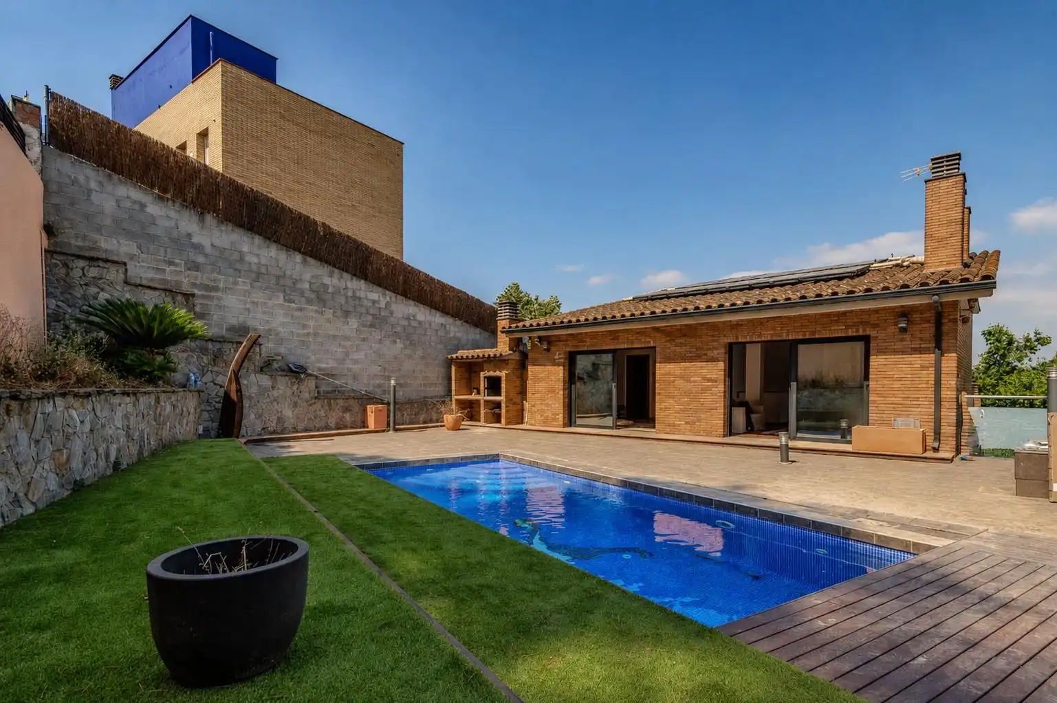 Piscina de Casa o chalet en venta en Cerdanyola del Vallès con Aire acondicionado, Calefacción y Jardín privado