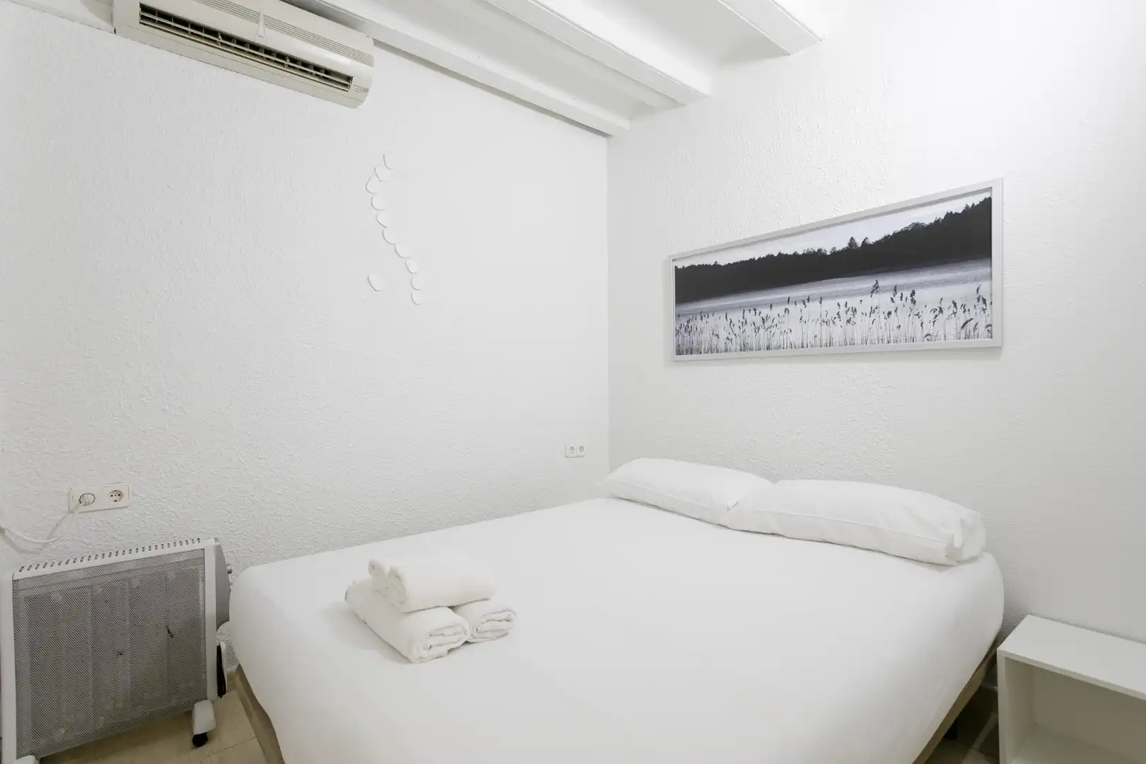 Schlafzimmer von Wohnungen zum Verkauf in Barcelona mit Klimaanlage, Möbliert und Waschmaschine