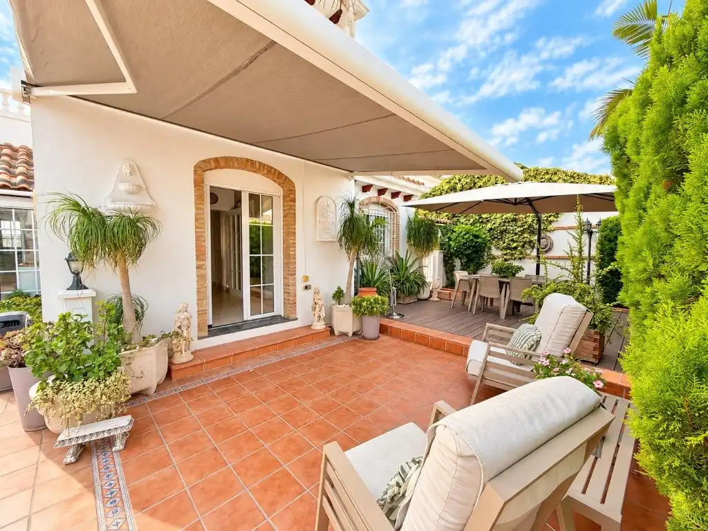 Casa con terraza en venta en calle canal de la mancha, imagen 3