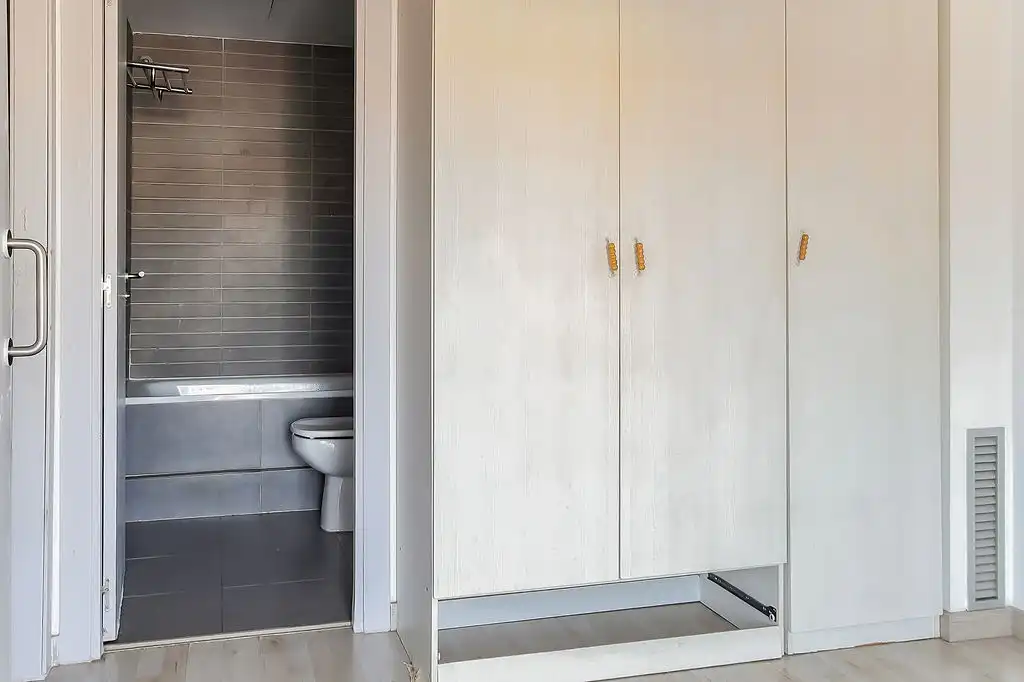 Baño de Piso en venta en Sabadell con Calefacción y Piscina