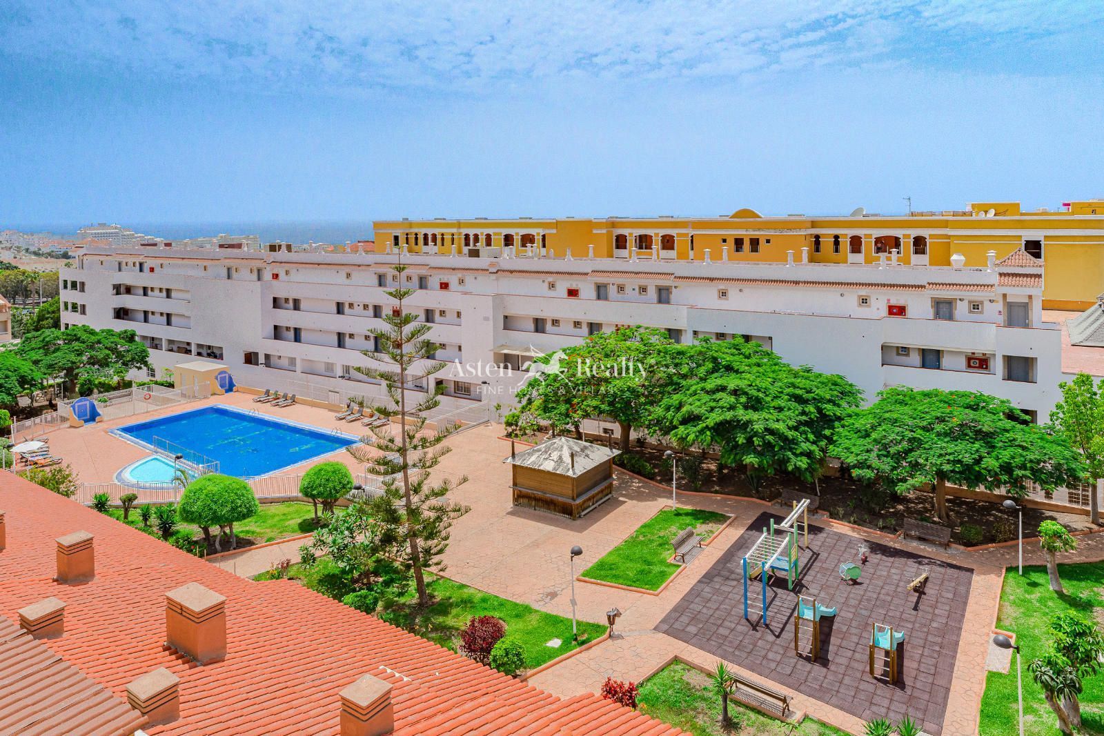 Vista exterior de Dúplex en venta en Adeje con Aire acondicionado, Terraza y Piscina