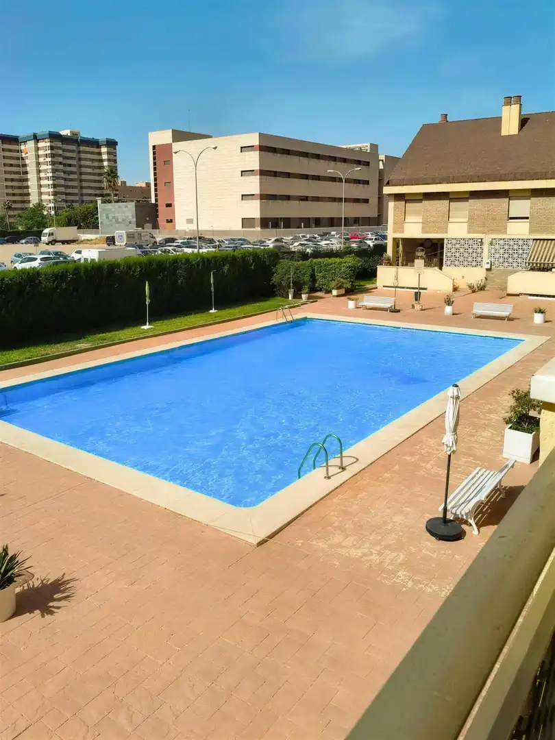 Piscina de Piso de alquiler en Alicante / Alacant con Terraza, Amueblado y Balcón