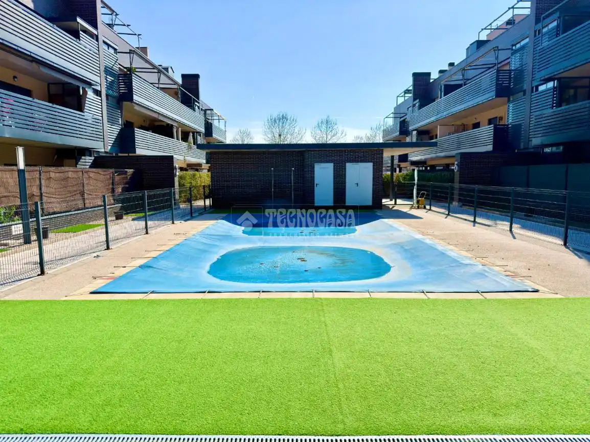 Swimming pool of Flat for sale in Cabanillas del Campo  with Heating