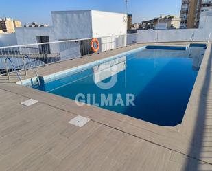 Swimming pool of Flat to rent in  Sevilla Capital  with Air Conditioner, Heating and Terrace