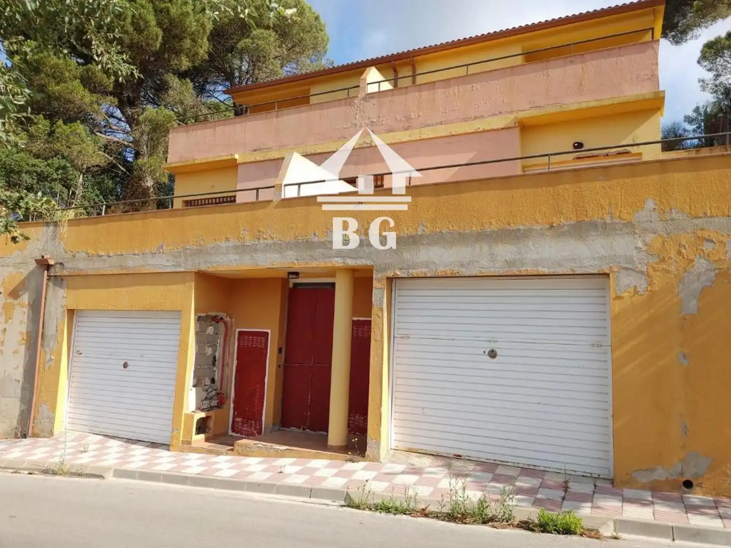 Adossat amb jardí en venda a ROSER