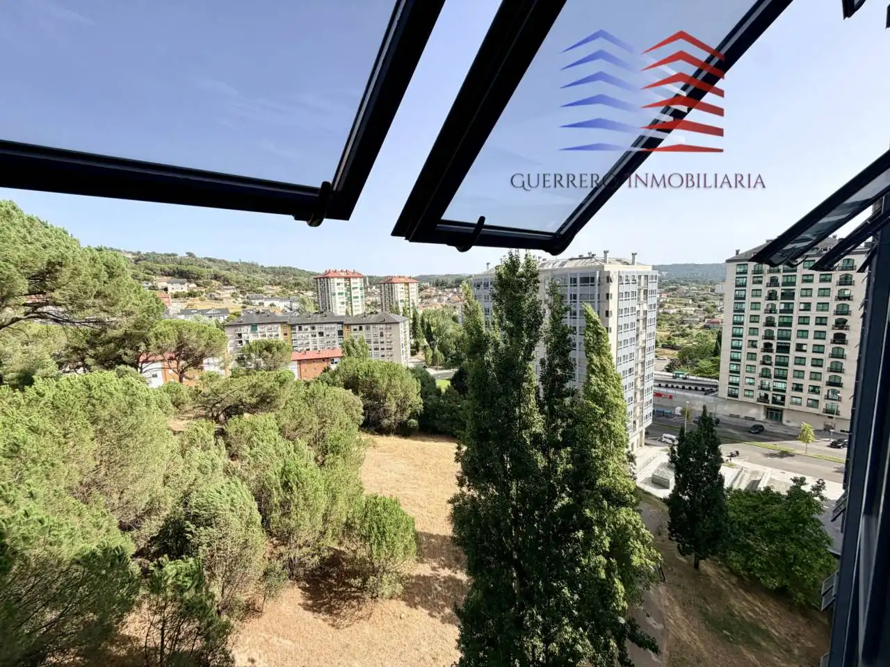 Vista exterior de Apartament en venda en Ourense Capital  amb Calefacció, Parquet i Traster