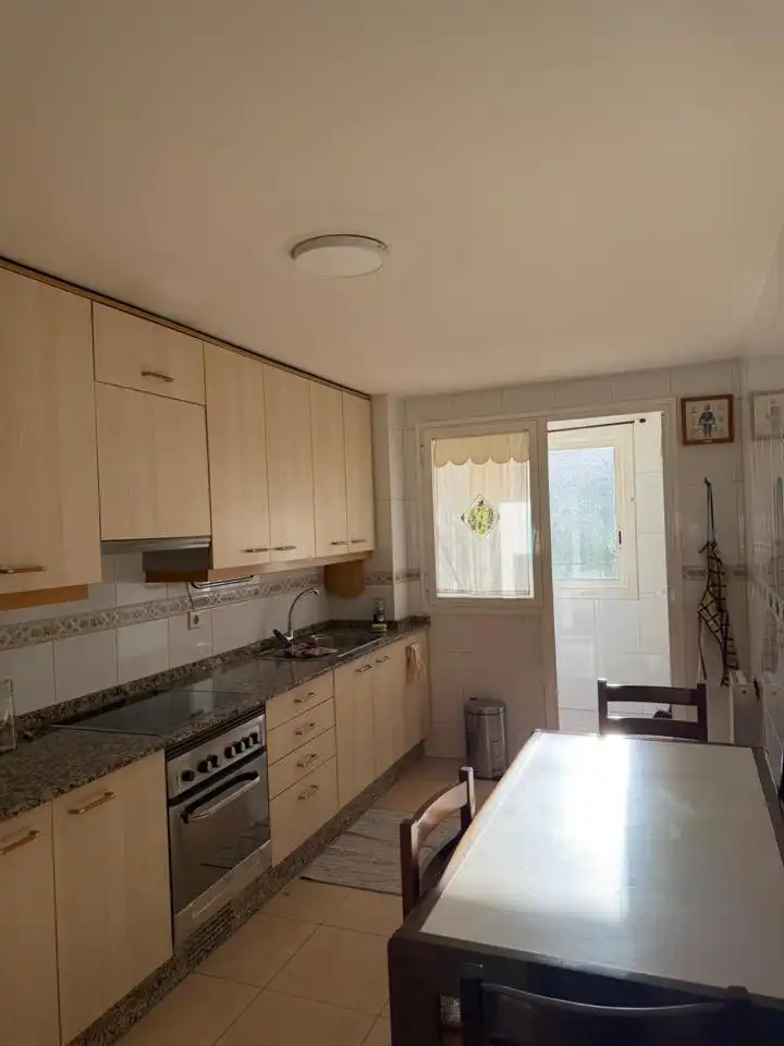 Küche von Wohnung zum Verkauf in Culleredo mit Heizung und Abstellraum