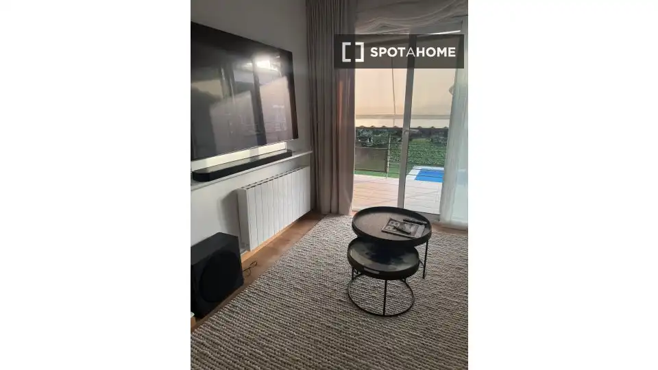 Sala de estar de Apartamento para compartir en Sant Cugat del Vallès con Aire acondicionado, Terraza y Amueblado