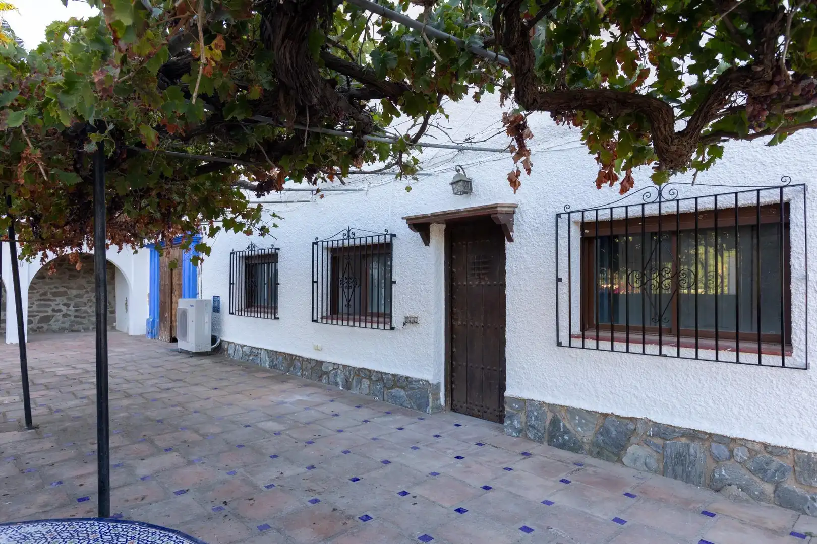 Vista exterior de Casa o xalet en venda en Almuñécar amb Calefacció, Jardí privat i Terrassa