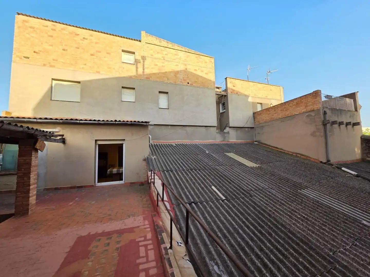 Außenansicht von Haus oder Chalet zum Verkauf in Igualada mit Heizung, Terrasse und Abstellraum