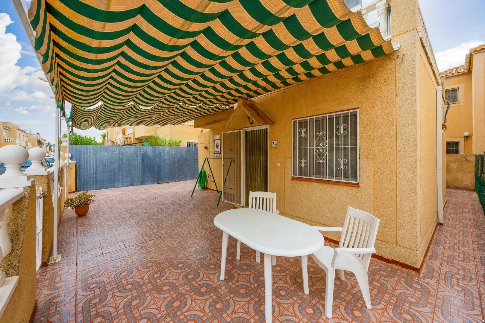 Terrassa de Casa o xalet en venda en Torrevieja amb Aire condicionat, Jardí privat i Piscina