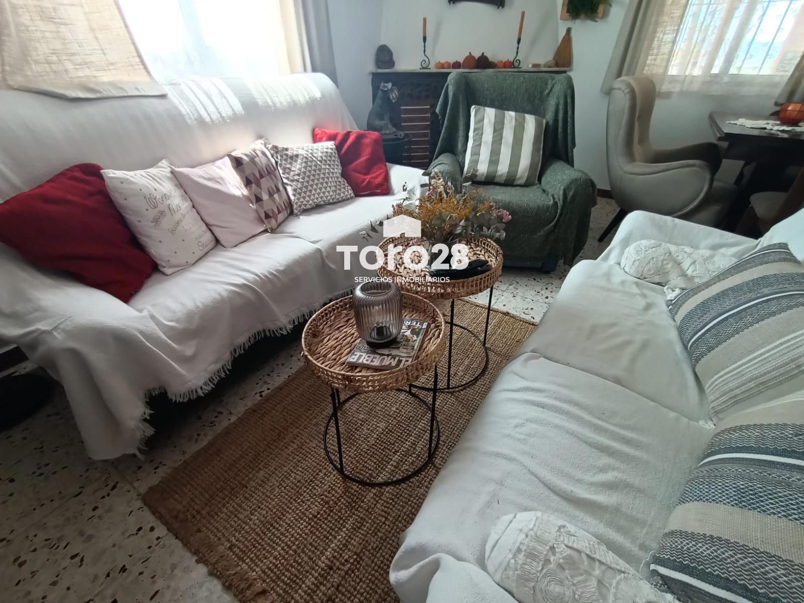 Sala d'estar de Casa o xalet en venda en Población de Arroyo amb Calefacció, Jardí privat i Terrassa