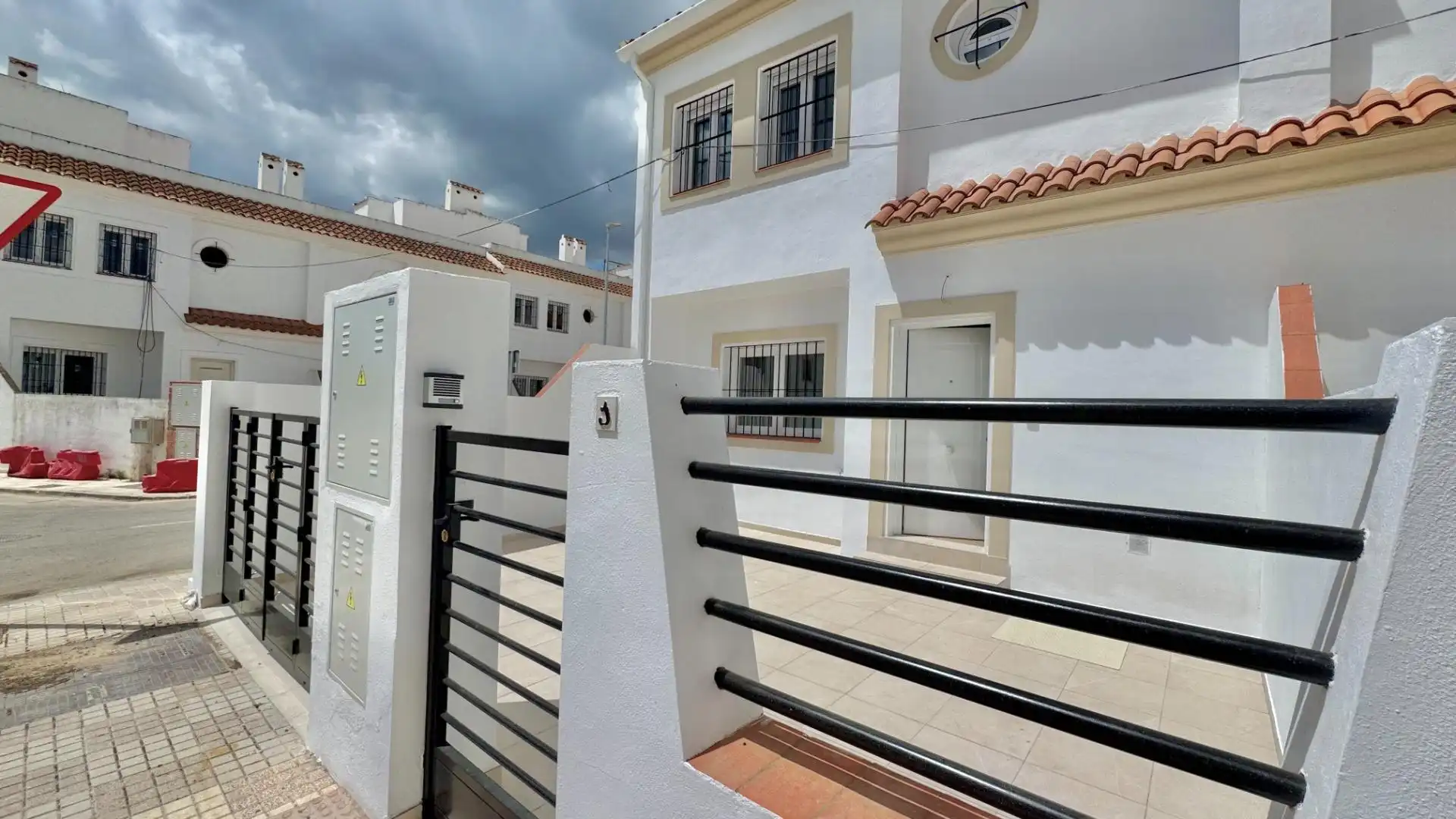 Vista exterior de Casa adosada en venta en Campillos con Jardín privado y Terraza