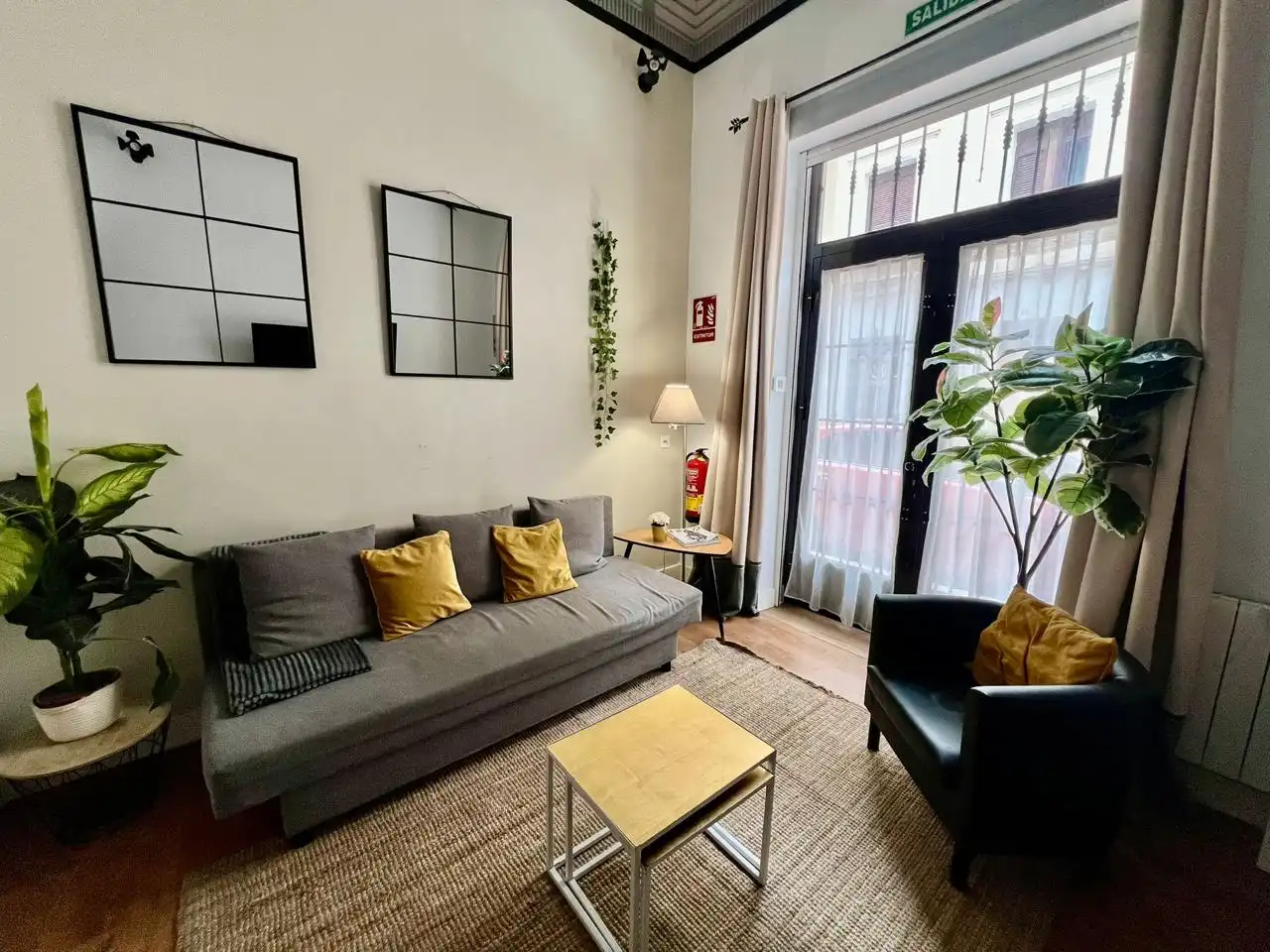 Living room of Ground floor for sale in Madrid  with Air Conditioner, Terrace and Furnished