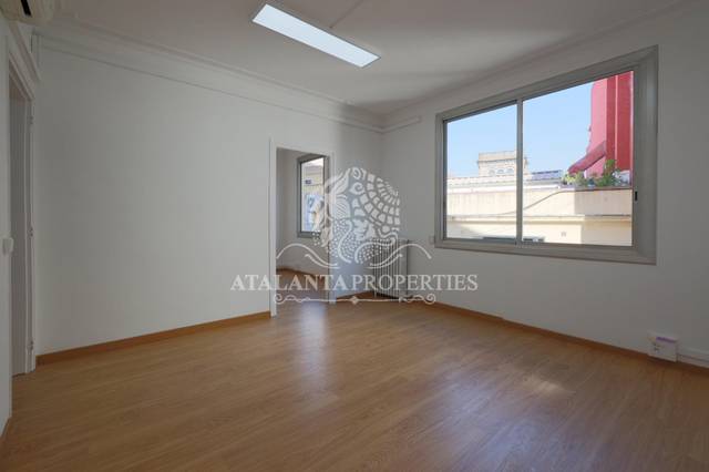 Oficina en Alquiler en Ronda universitat en El Raval