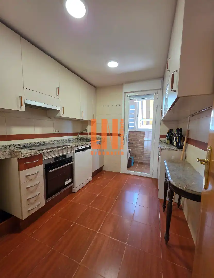 Kitchen of Flat for rent in Madrid  with Air Conditioner, Heating and Parquet flooring