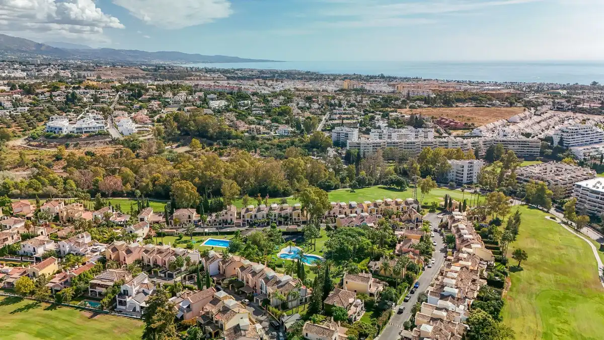 Außenansicht von Haus oder Chalet zum Verkauf in Marbella mit Terrasse und Gemeinschaftspool