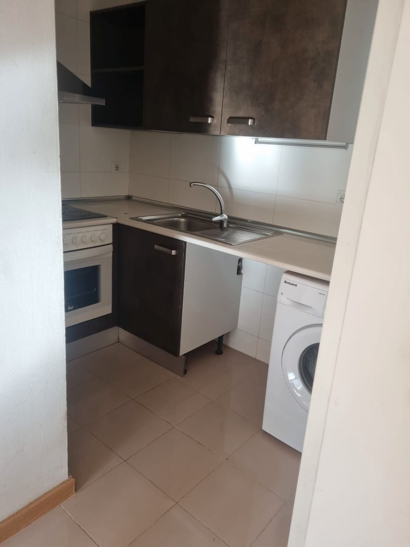 Cuina de Pis de lloguer en Cadrete amb Calefacció, Forn i Rentadora