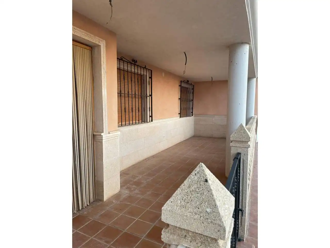 Houses for sale in Liétor  with Air Conditioner