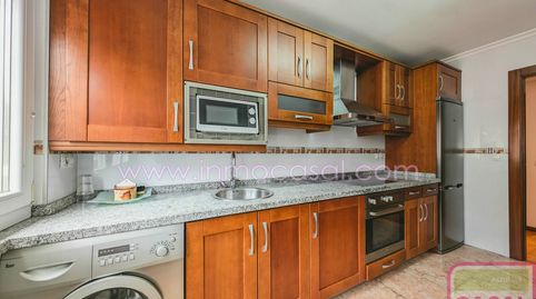 Magnifico piso de 3 habitaciones, salón comedor, cocina equipada, baño y aseo. Trastero en planta baja y portal accesible.