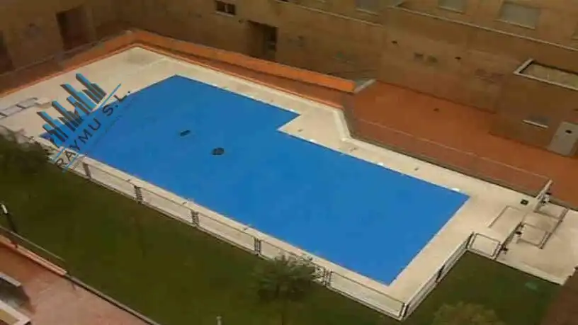 Schwimmbecken von Garage zum Verkauf in Getafe