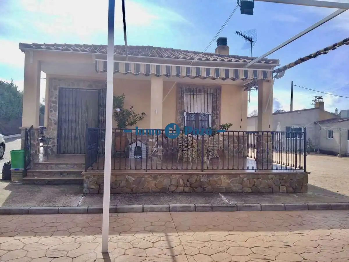 Exterior view of Houses for sale in Almendralejo  with Air Conditioner, Terrace and Storage room