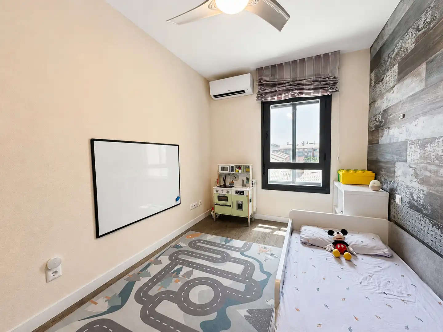 Schlafzimmer von Dachboden zum Verkauf in Arganda del Rey mit Klimaanlage, Heizung und Terrasse