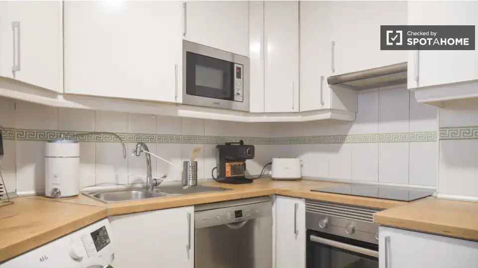 Kitchen of Flat for rent in Madrid  with Air Conditioner, Heating and Furnished