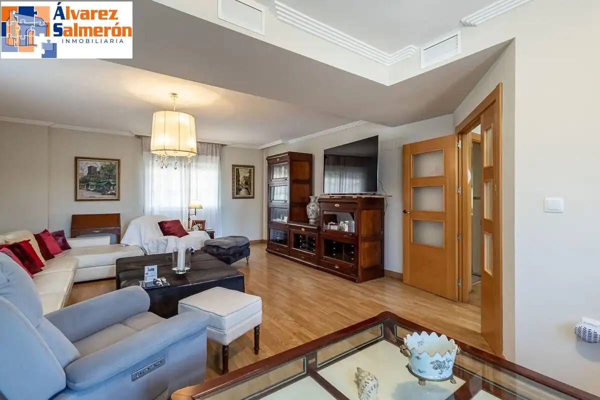Sala de estar de Casa adosada en venta en Huétor Vega con Aire acondicionado, Terraza y Trastero