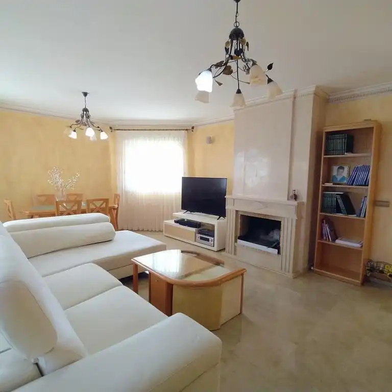 Sala d'estar de Casa o xalet en venda en Orihuela amb Aire condicionat, Jardí privat i Terrassa
